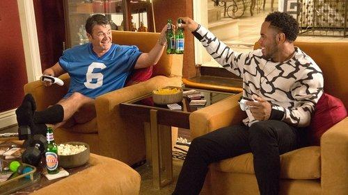 Great News Season 2 Episode 6 - Pool Show