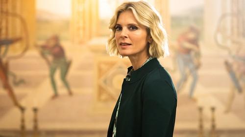 Signora Volpe Season 2 Episode 1 - A Debt of Honour