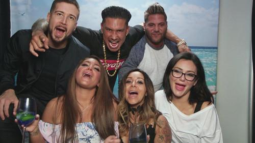 Jersey Shore: Family Vacation Season 1 Episode 1 - What's In the Bag?