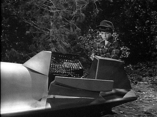 My Favorite Martian Season 2 Episode 10 - Has Anybody Seen My Electro-Magnetic Neutron Converting Gravitator?