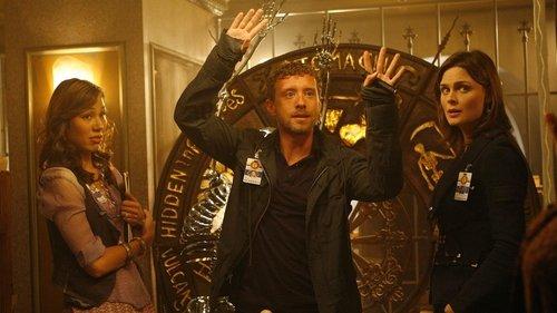 Bones Season 3 Episode 1 - The Widow's Son in the Windshield