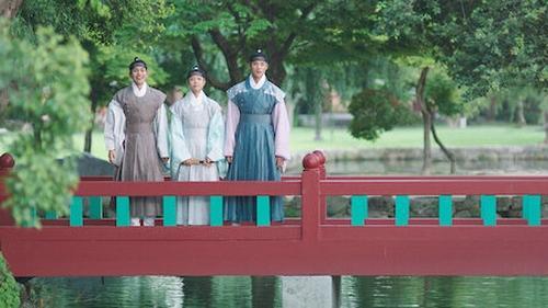 Under the Queen's Umbrella Season 1 Episode 2 - Episode 2