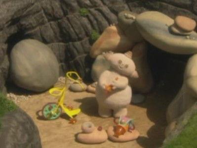 In the Night Garden Season 1 Episode 8 - Igglepiggle's Blanket in Makka Pakka's Ditch