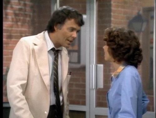 One Day at a Time Season 3 Episode 1 - The Older Man (1)