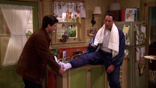 Everybody Loves Raymond Season 2 Episode 22 - Six Feet Under