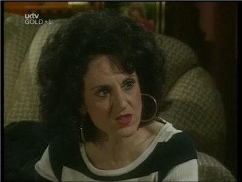 Birds of a Feather Season 3 Episode 1 - Keeping Up Appearances