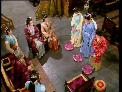 Dream in Red Mansions Season 1 Episode 17 - Xifeng Taken by Surprise Gives Ways to Jealousy