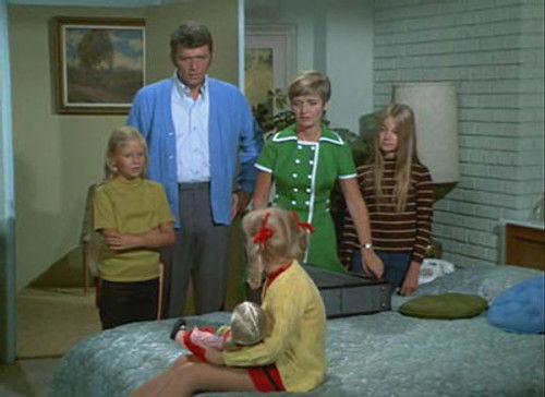 The Brady Bunch Season 2 Episode 17 - Coming-Out Party