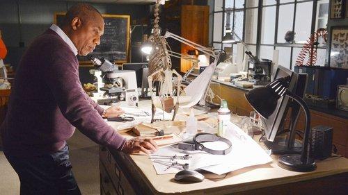 Scandal Season 3 Episode 15 - Mama Said Knock You Out