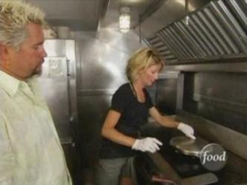 Diners, Drive-Ins and Dives Season 7 Episode 10 - Dives Worth a Drive