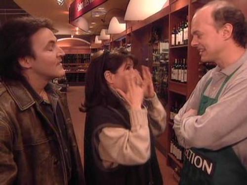 Un gars, une fille Season 2 Episode 18 - Chez le psy 5 - Aux gogo-boys - À la SAQ