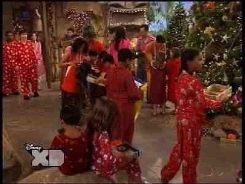 Pair of Kings Season 2 Episode 16 - Pair of Santas
