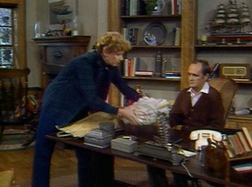 Newhart Season 1 Episode 8 - Some are Born Writers...Others Have Writers Thrust Upon Them