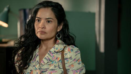 Dark Winds Season 3 Episode 7 - T'áá Áłts'íísígo (Just a Small Piece)