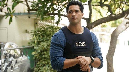 NCIS: Hawaiʻi Season 3 Episode 2 - Crash and Burn (2)
