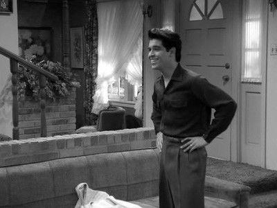 That '70s Show Season 3 Episode 21 - Fez Dates Donna