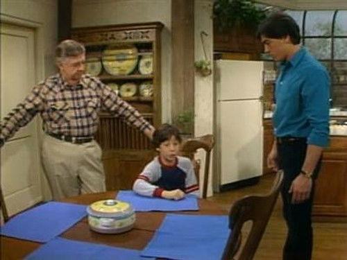Charles in Charge Season 1 Episode 22 - Meet Grandpa