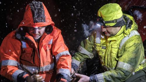 Ice Road Rescue Season 7 Episode 4 - Absolute Destruction