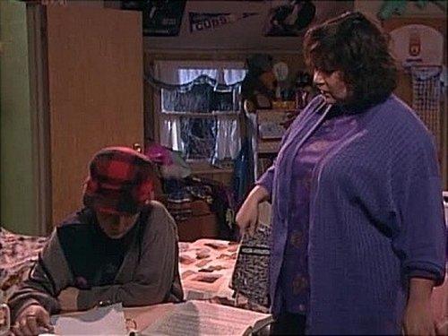 Roseanne Season 2 Episode 10 - Brain-Dead Poets Society