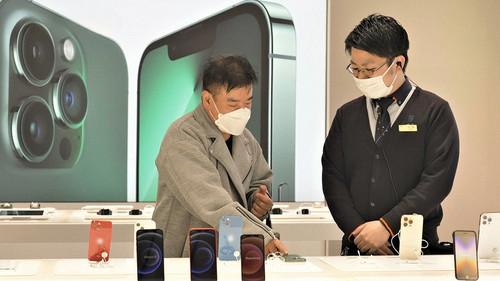 Document 72 Hours Season 13 Episode 8 - A Shinjuku Cell Phone Store