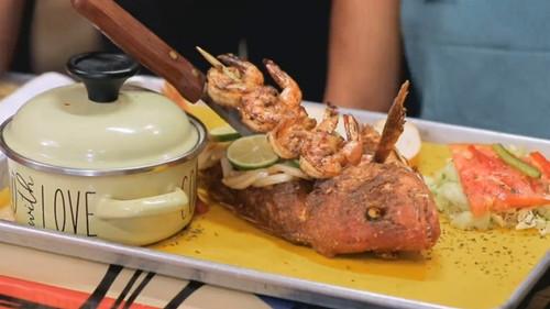 Diners, Drive-Ins and Dives Season 47 Episode 6 - Triple D Nation: Fishin' in Flavortown