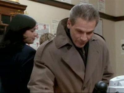 Early Edition Season 3 Episode 19 - Crumb Again