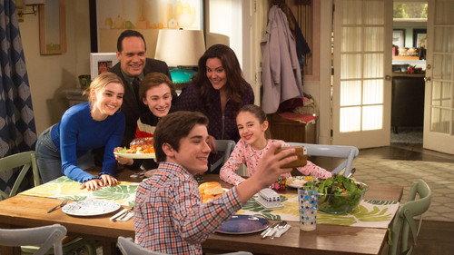 American Housewife Season 3 Episode 16 - Insta-Friends