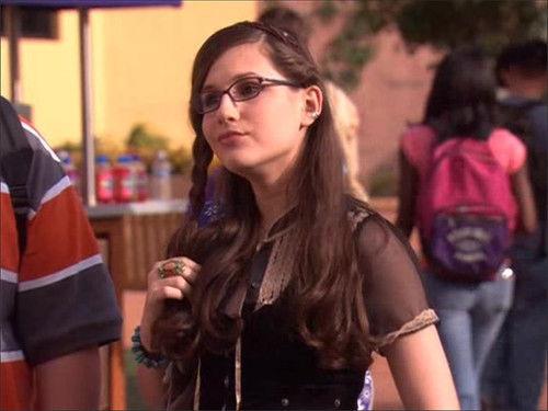 Zoey 101 Season 3 Episode 23 - Logan Gets Cut Off