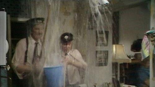 On the Buses Season 7 Episode 8 - Hot Water