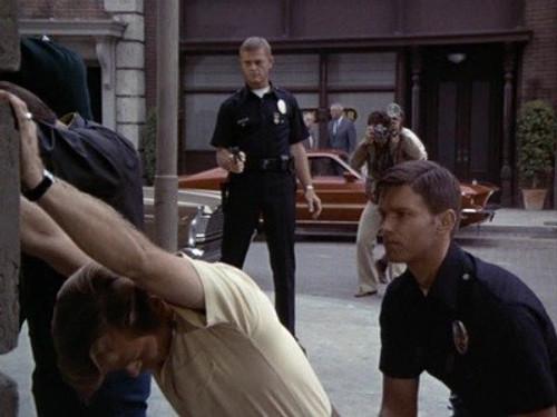Adam-12 Season 2 Episode 3 - Log 052: Good Cop: Handle with Care