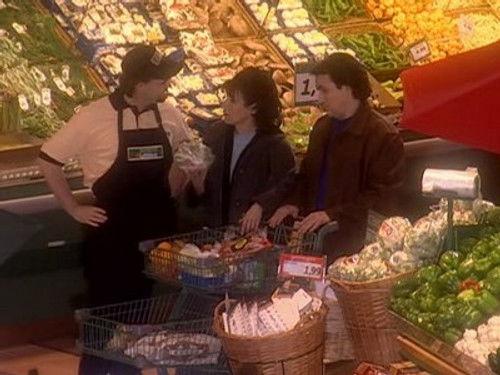 Un gars, une fille Season 6 Episode 20 - À l'épicerie 3 - La simplicité volontaire 2 - Le bébé de Geneviève