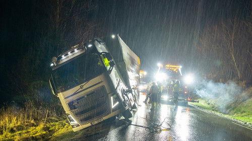 Ice Road Rescue Season 5 Episode 7 - Moonlight Mayhem