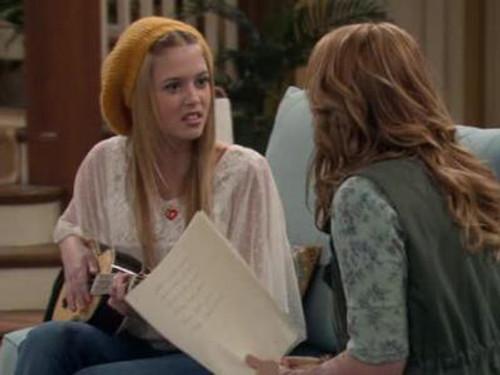 Melissa & Joey Season 1 Episode 24 - All Politics is Local