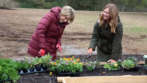 Home Town Season 9 Episode 1 - When Life Gives You Tomatoes