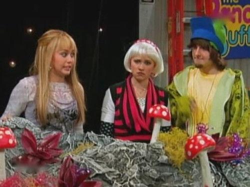 Hannah Montana Season 2 Episode 25 - Hannah in the Streets with Diamonds