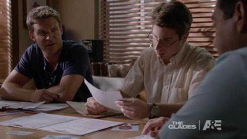 The Glades Season 2 Episode 7 - Addicted To Love