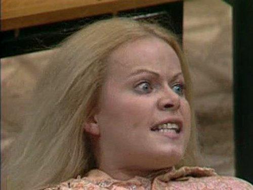 All in the Family Season 6 Episode 13 - Gloria is Nervous