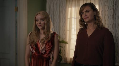 Devil in Ohio Season 1 Episode 5 - Alight