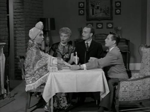 I Love Lucy Season 1 Episode 7 - The Séance