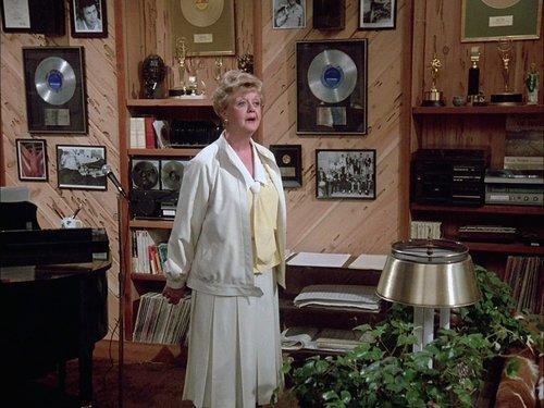 Murder, She Wrote Season 1 Episode 21 - Murder at the Oasis