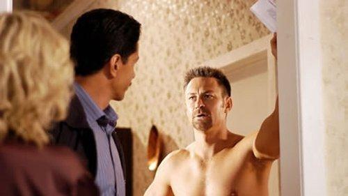 Outrageous Fortune Season 1 Episode 1 - Slings And Arrows