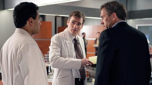 House Season 5 Episode 17 - The Social Contract