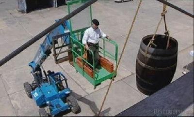 MythBusters Season 1 Episode 6 - Barrel of Bricks