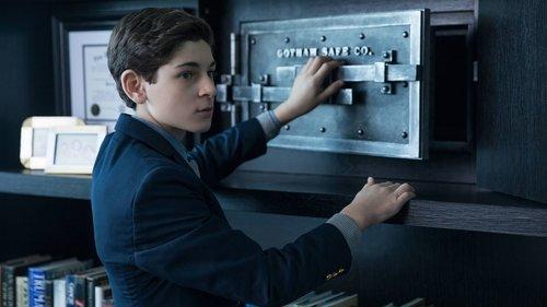 Gotham Season 1 Episode 21 - The Anvil or the Hammer