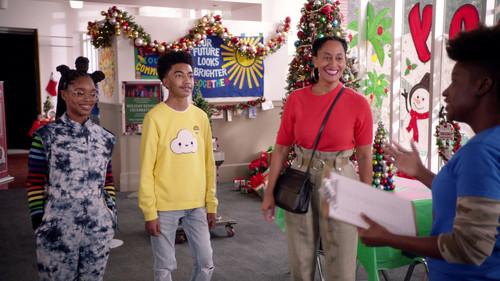 black-ish Season 7 Episode 8 - Compton Around the Christmas Tree