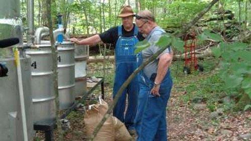 Moonshiners Season 6 Episode 8 - Dog Days of Shining