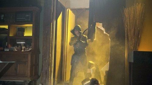 Arrow Season 1 Episode 21 - The Undertaking