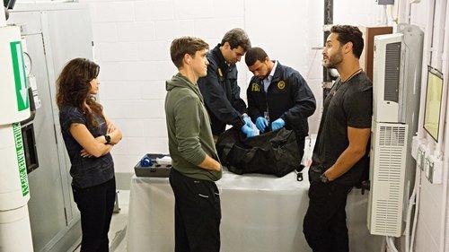 undefined Season 1 Episode 8 - Bag Man