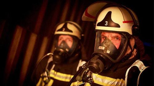 Feuer & Flamme Season 6 Episode 1 - Fire in a flat after a battery explosion