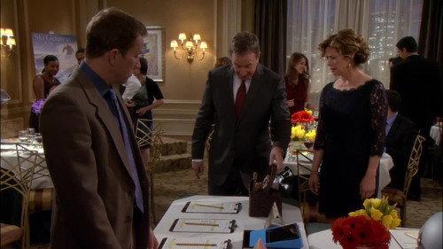 Last Man Standing Season 1 Episode 23 - The Spotlight
